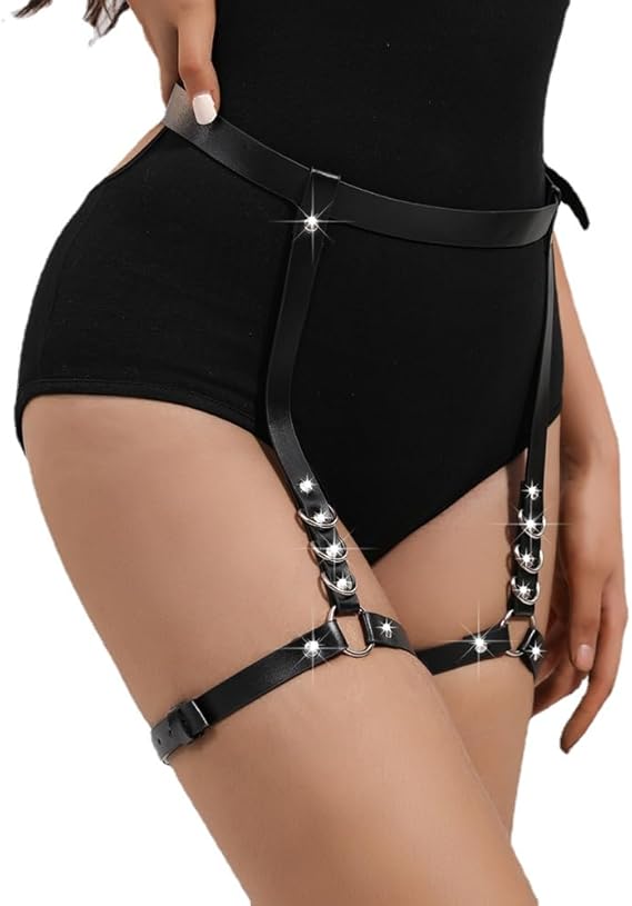 Arnés ajustable con herrajes metálicos para bondage